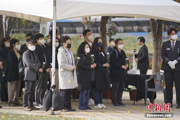 首爾市區(qū)設(shè)立多處吊唁堂悼念梨泰院踩踏事故遇難者