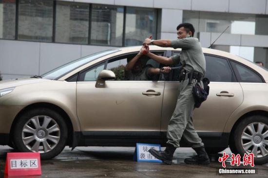 香港警察教學(xué)團(tuán)在贛培訓(xùn)教官 處置駕車(chē)持槍匪徒如港片