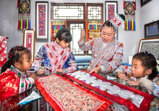 貴州黔西“童伴媽媽”伴童成長(zhǎng)